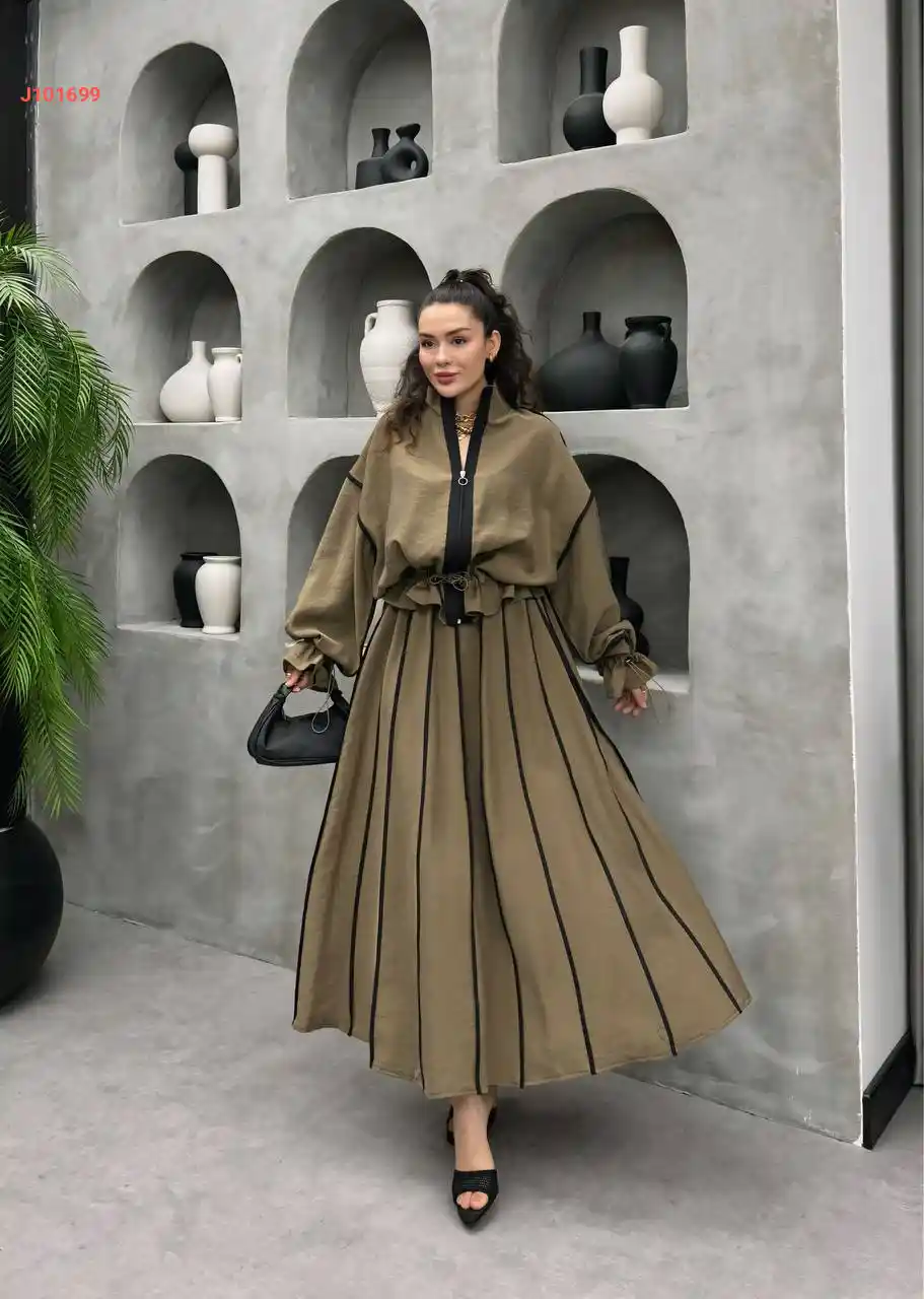 طقم تنورة طويلة مقلمة مع جاكيت