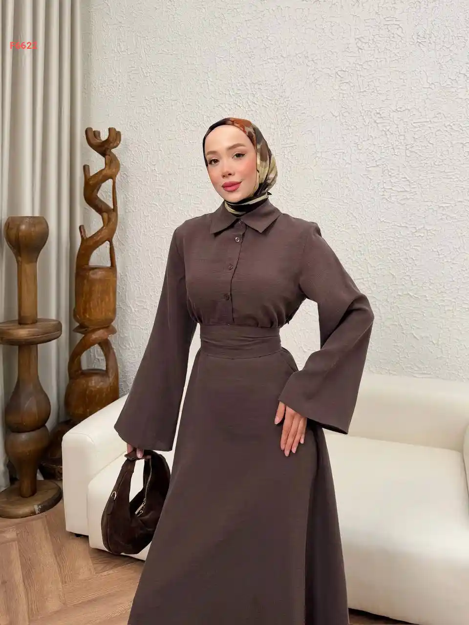 فستان طويل بأزرار نصفية