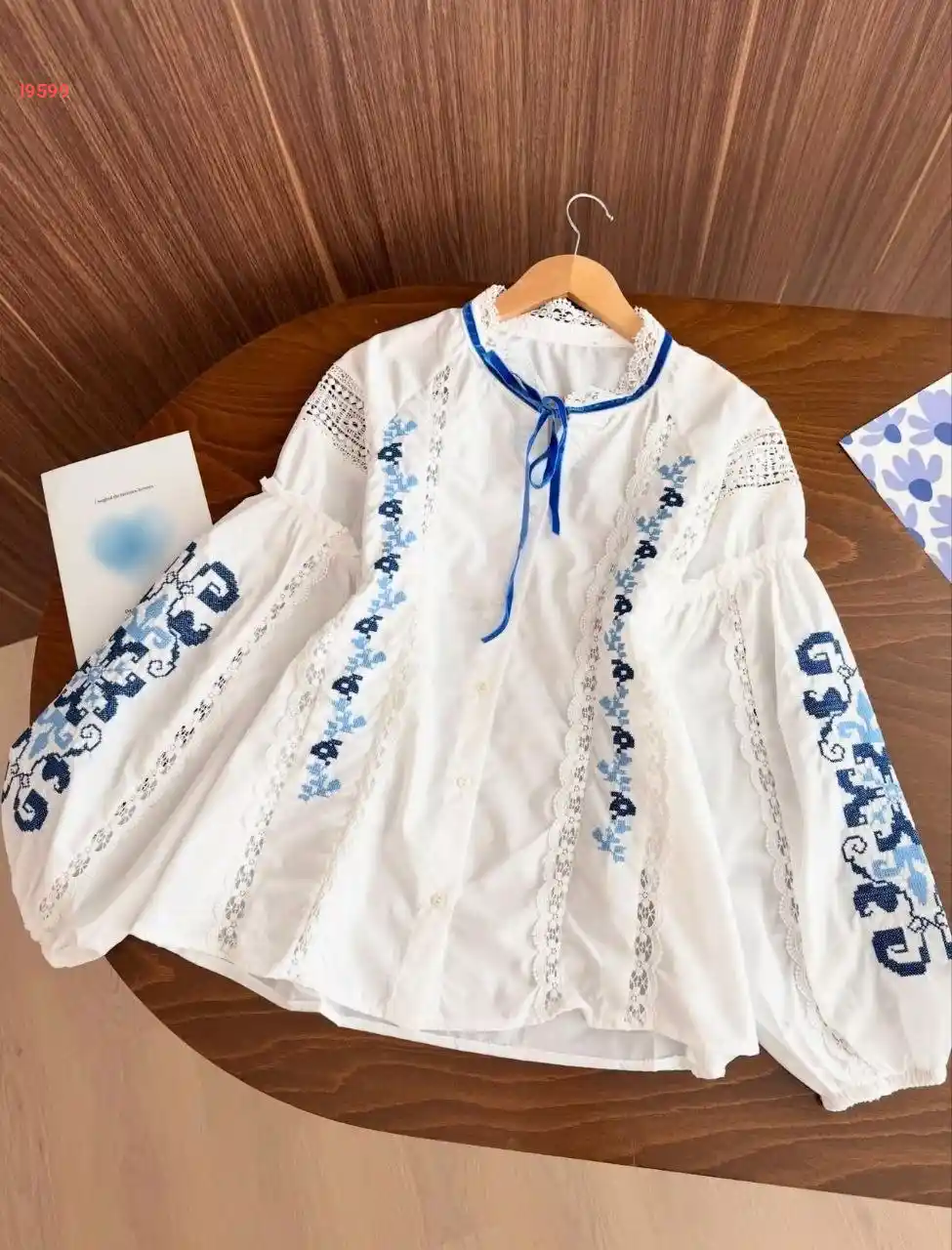 بلوزة كم طويل مطرزة