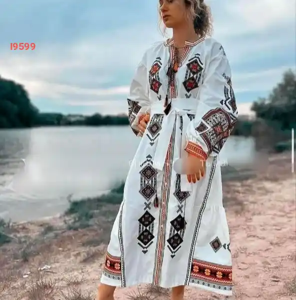 فستان طويل مطرز