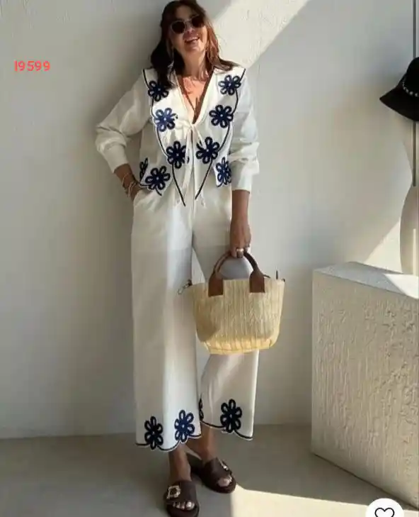 طقم بنطال مطرز مع جاكيت بربطة