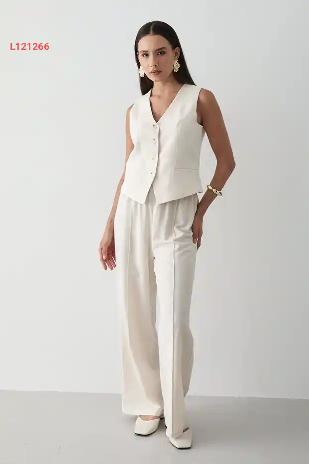 طقم كتان نسائي: سترة مزخرفة بأزرار وبنطلون برباط خصر