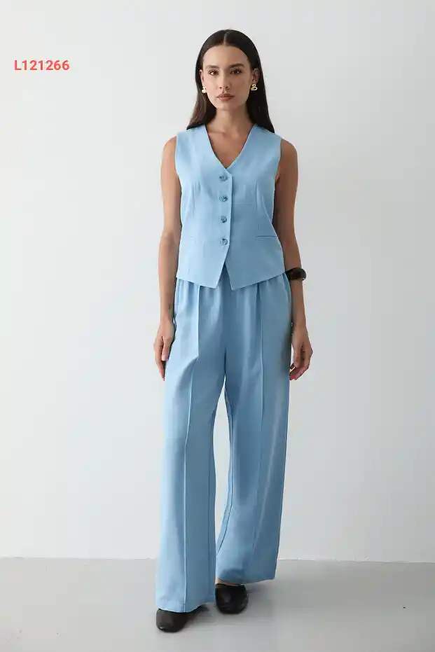 طقم جست للسيدات: سترة زر كبس زرقاء وسروال بلمسة مرنة من الكتان