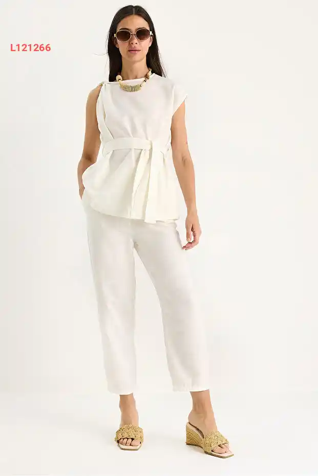 طقم كتان نسائي من بيانكو لوتشي بتفاصيل عقدة على الكتف 9369