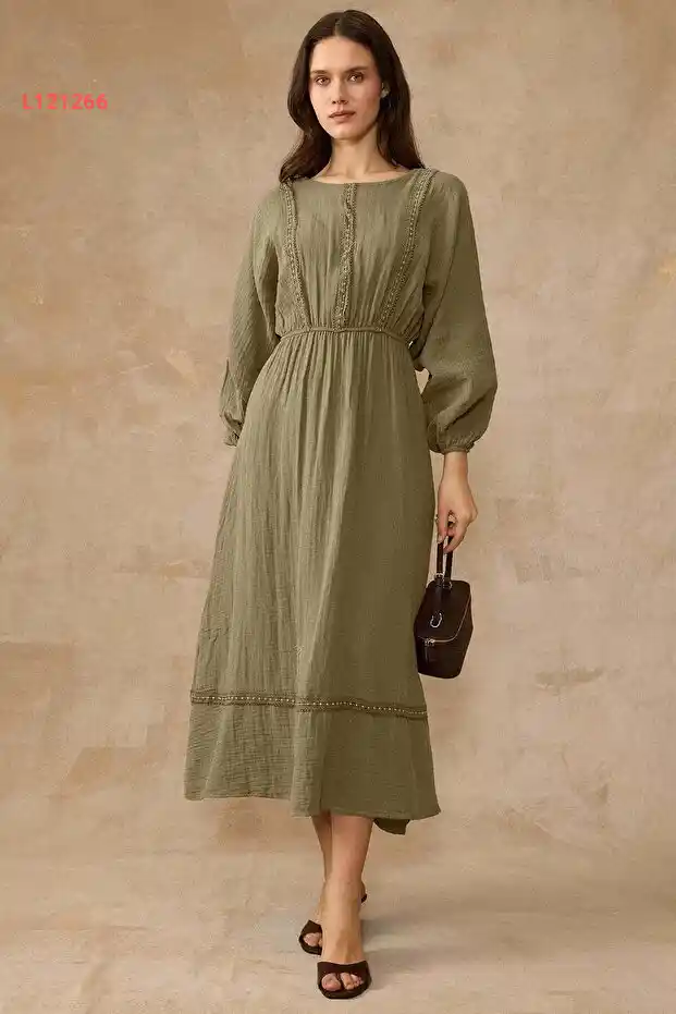 فستان موسلين كاكي بتفاصيل شريطية وحزام مرن