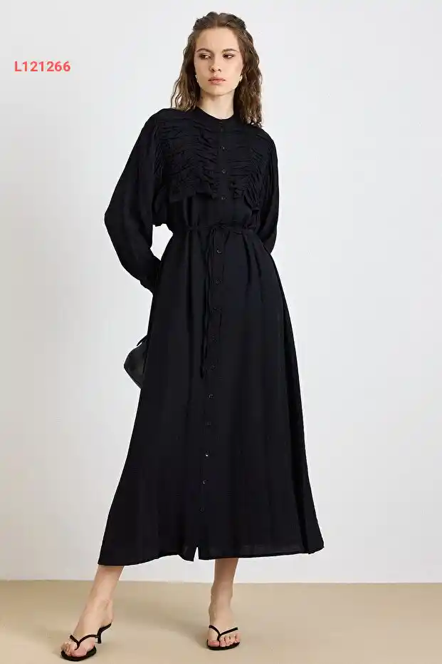 فستان أسود بتفاصيل بُزق وعباءة - 9433-E
