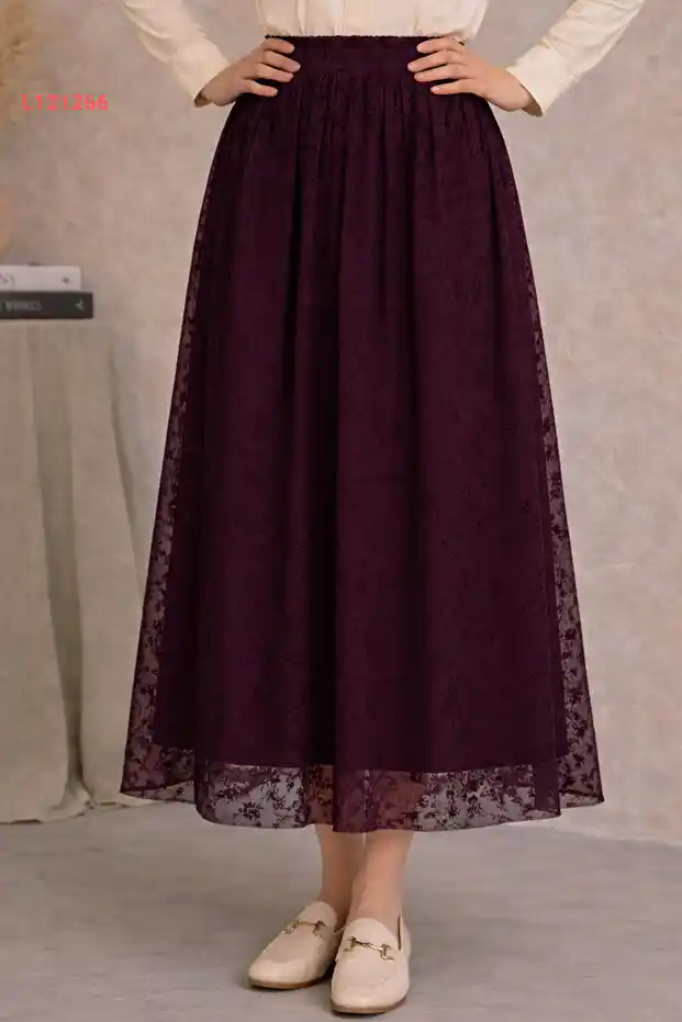 تنورة دنم مخملية بنقوش دانتيلي - لون ماردوم