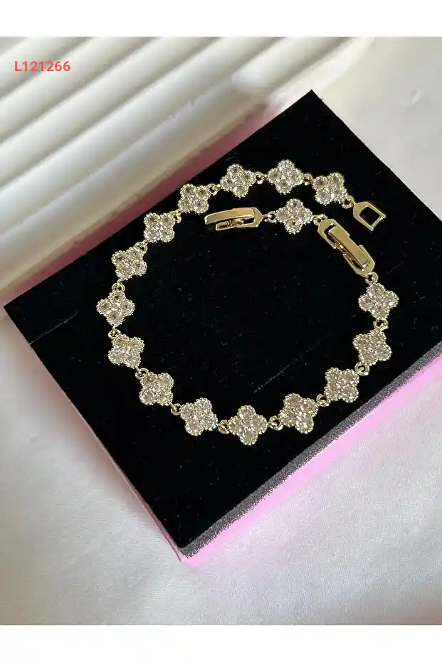 سوار زهرة البرسيم المرصع من رويّا - باللونين الذهبي والفضي، هدية أنيقة للحبيب مع علبة فاخرة