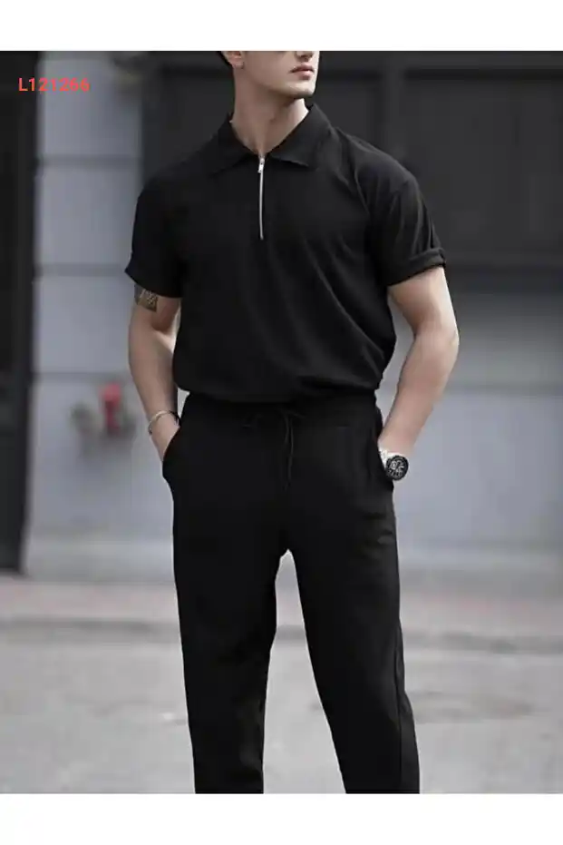 تركيبة عصرية: تيشيرت بولو بقماش مريح وسروال باجي بتصميم عصري