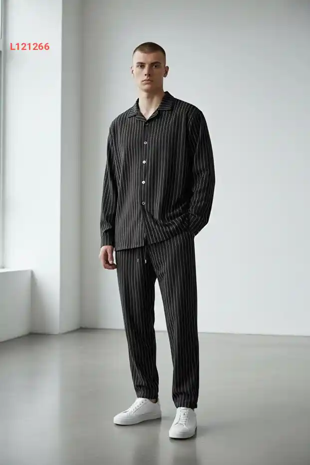 قميص ألتاميرا رجالي أسود بخطوط عريضة بتصميم فضفاض