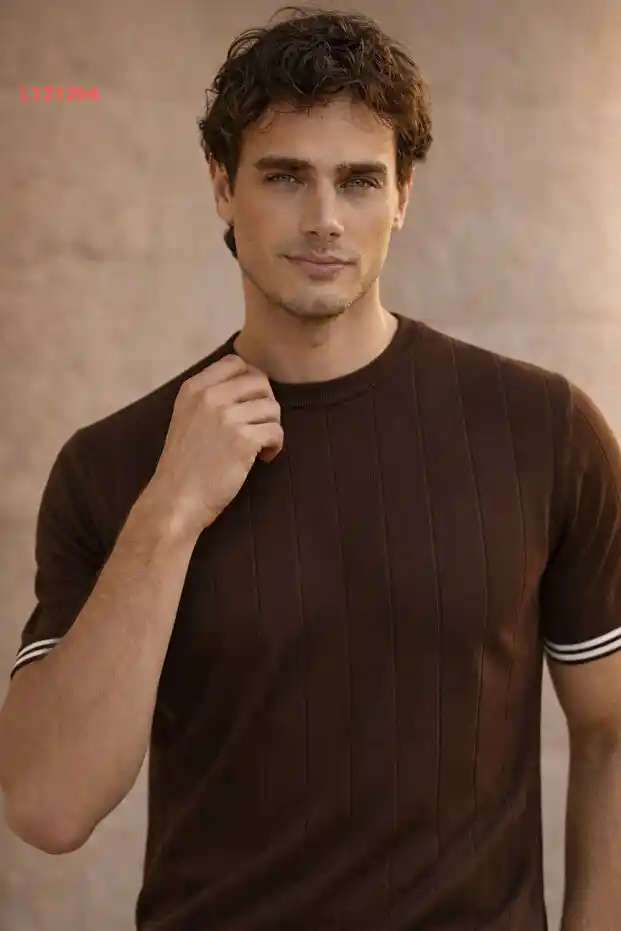 تي شيرت رجالي بقصة عادية بياقة دائرية وحواف مزخرفة - بني