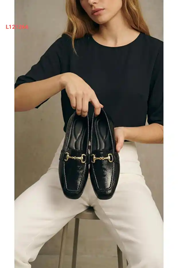 حذاء بيمين الأسود ببطانة غير لامعة بخطاف 1 سم