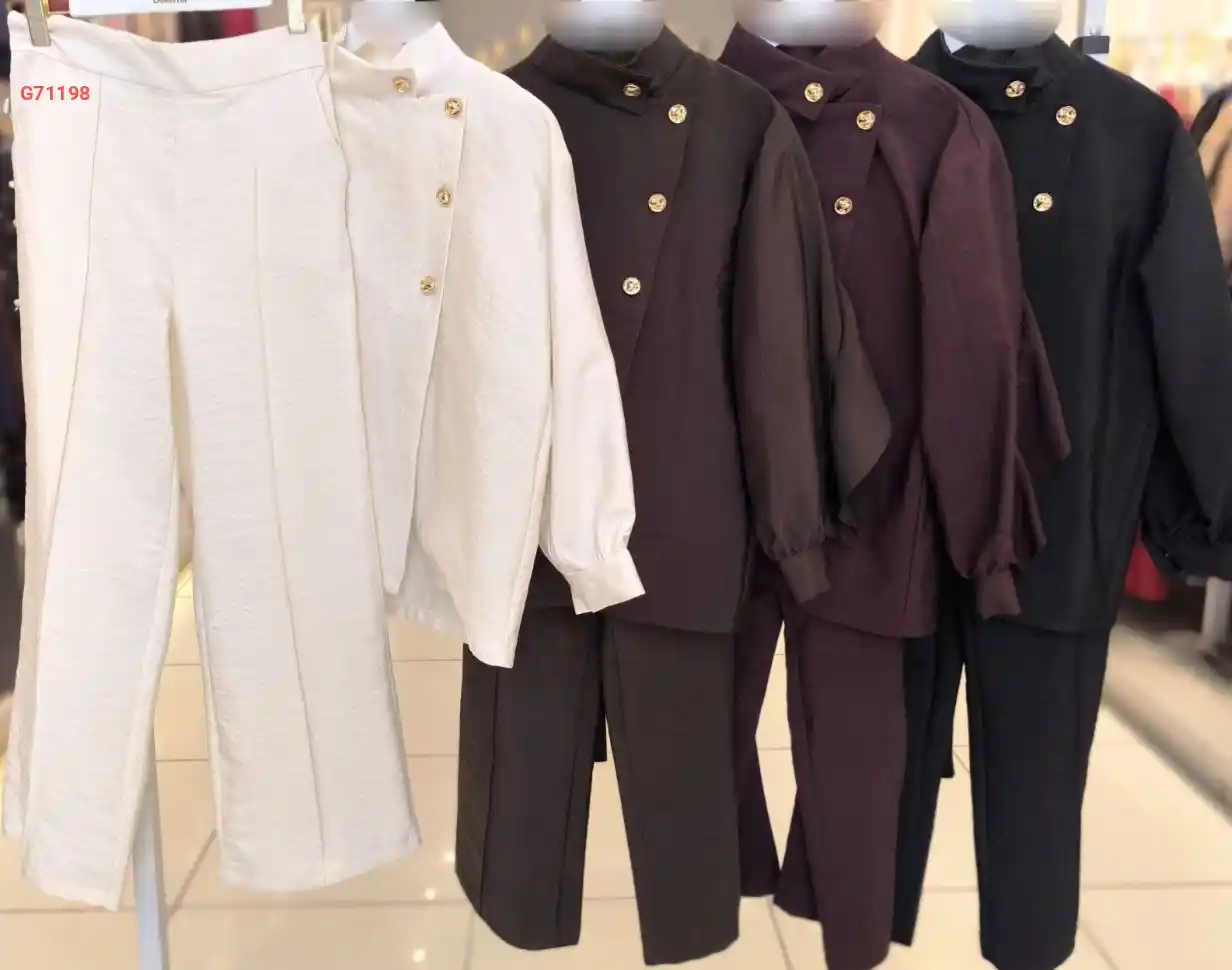 طقم بنطال وجاكيت بأزرار دهبي