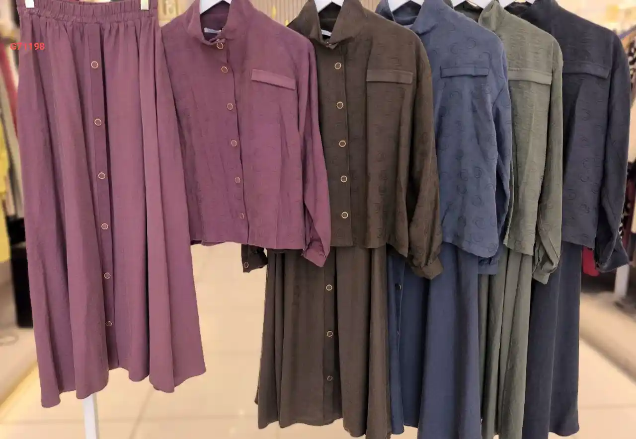 طقم تنورة طويل بأزرار