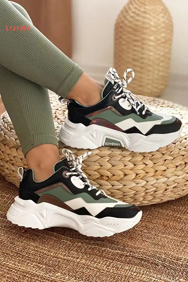 حذاء داكن سبر نسائي أسود أبيض