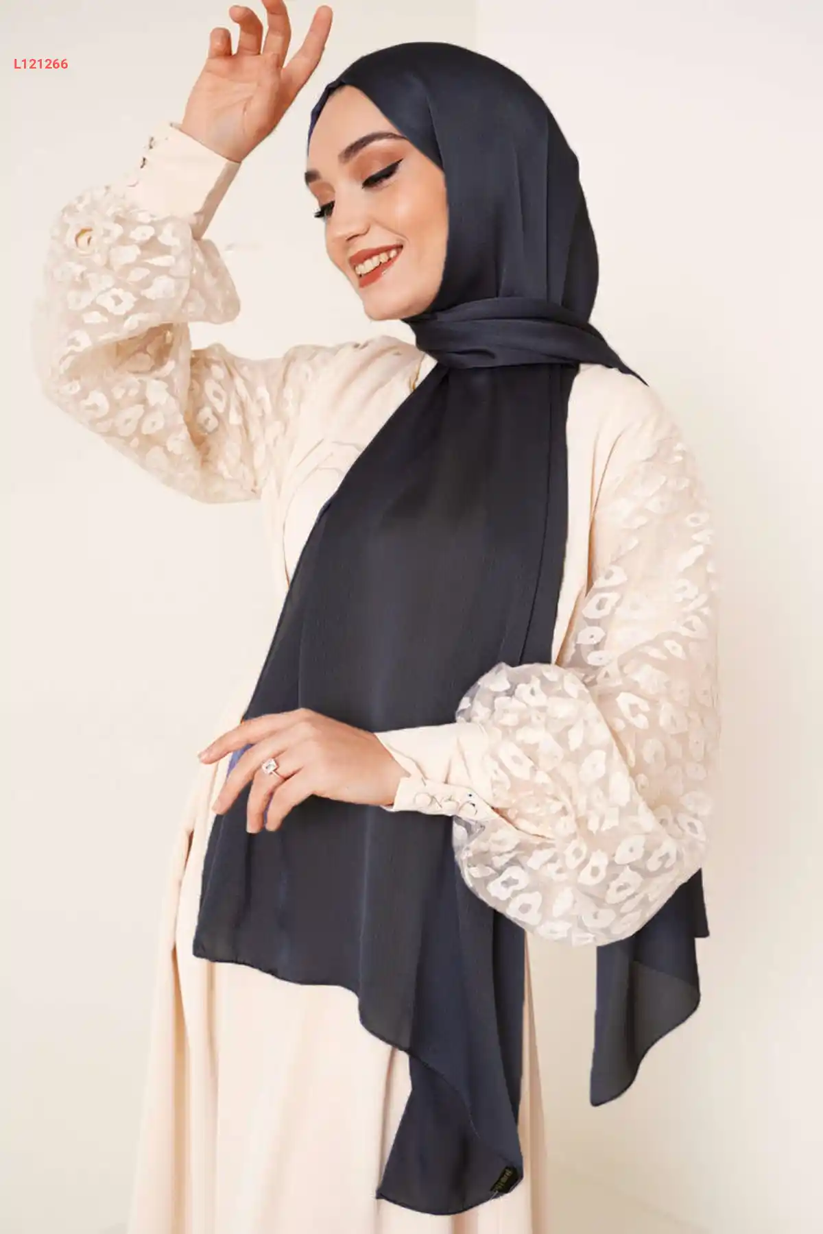 عباءة أكسيد أسود مع شال شيفون مميز