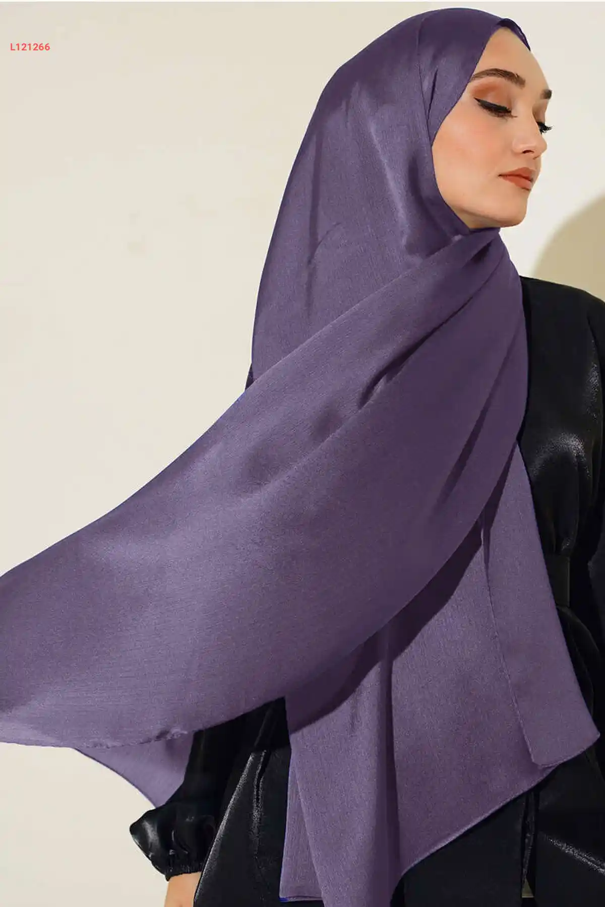 عباية شيفون ساتان لامعة بتفاصيل متألقة