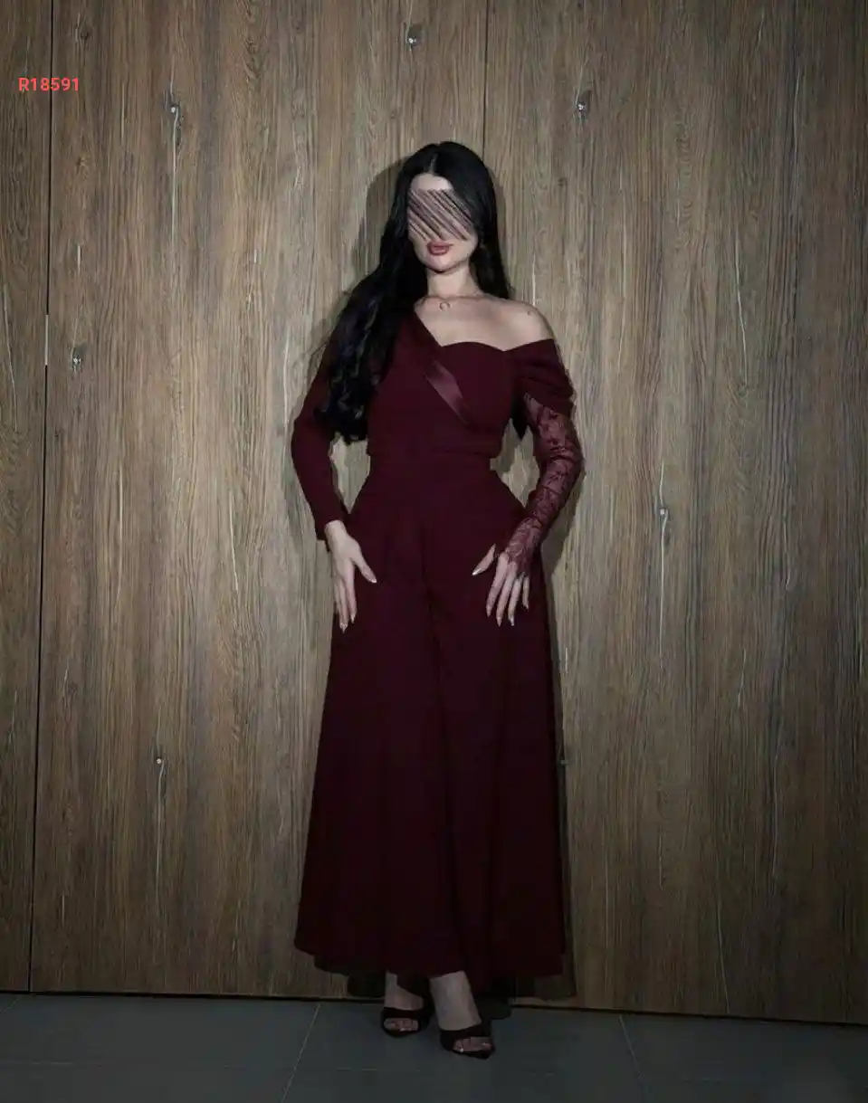 جمبسوت سهرة بتصميم كم دانتيل طويل