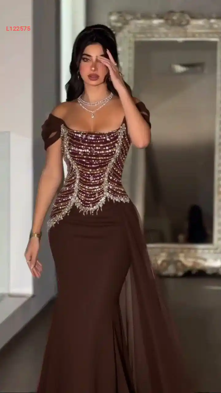 فستان سهرة بأحجار وشاحط تول