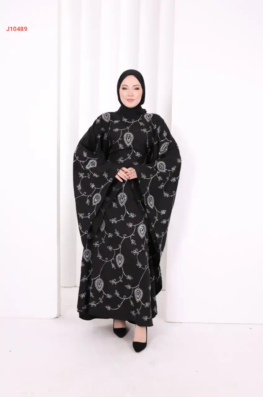 عباية فراشة مطرزة
