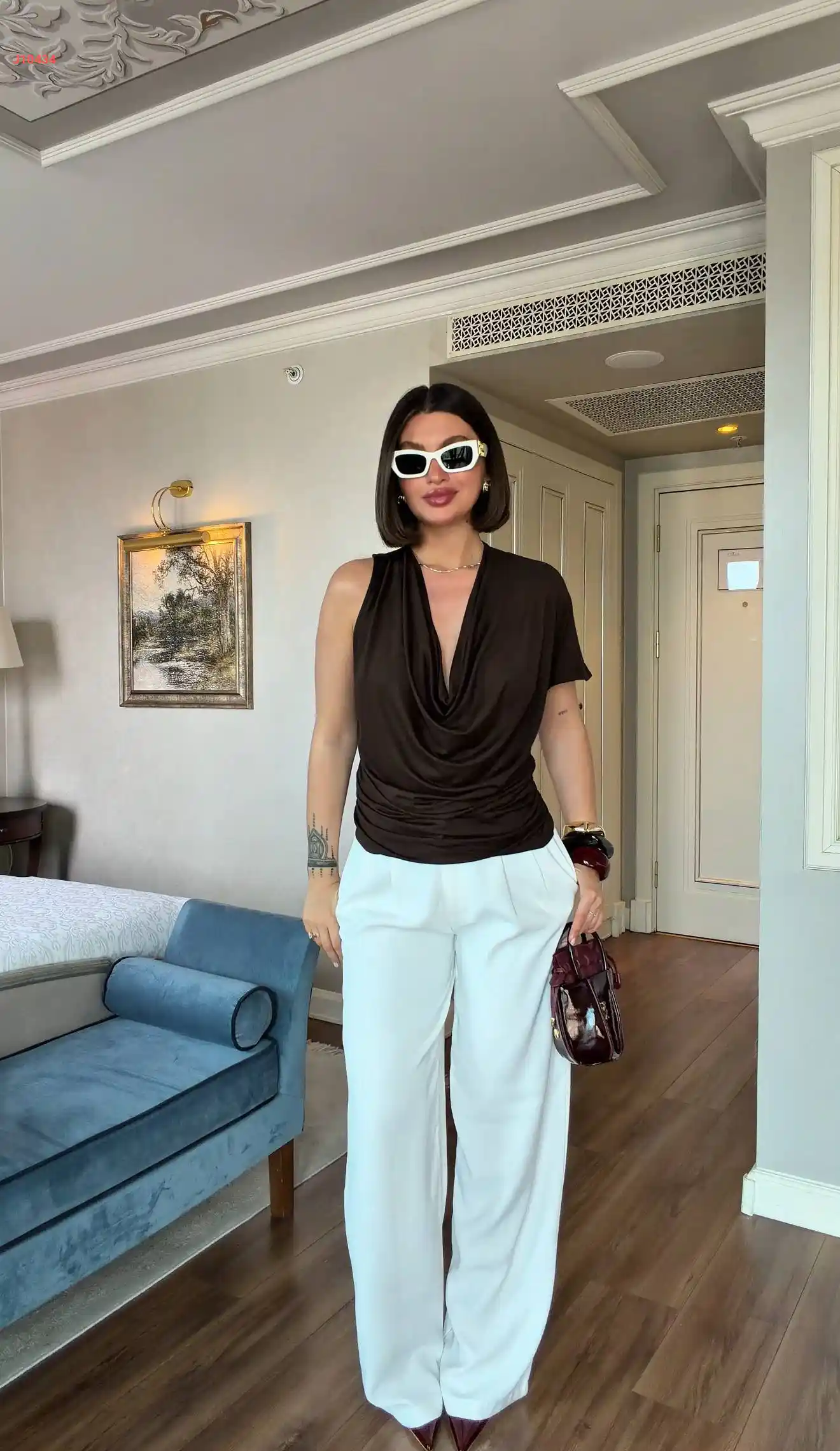 Half-sleeve blouse with gathered sleeves.