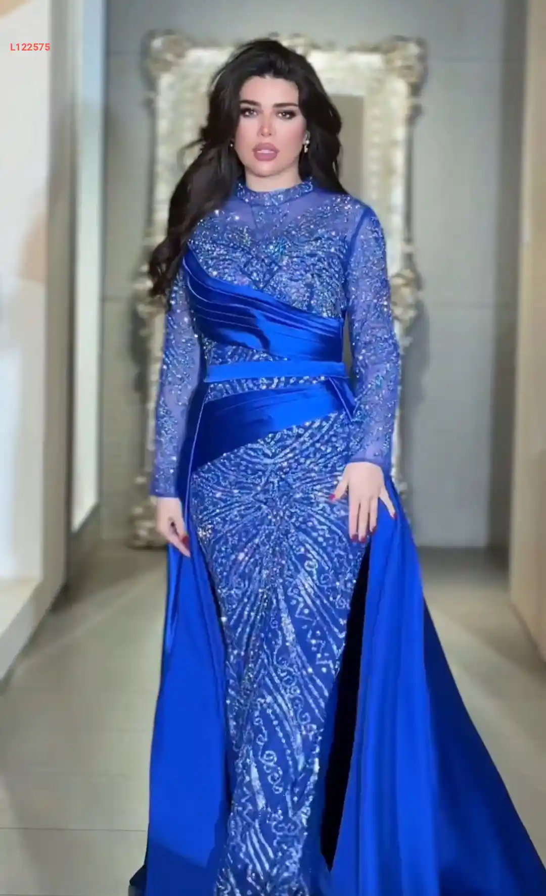 فستان سهرة مرصع مع شاحط ساتان