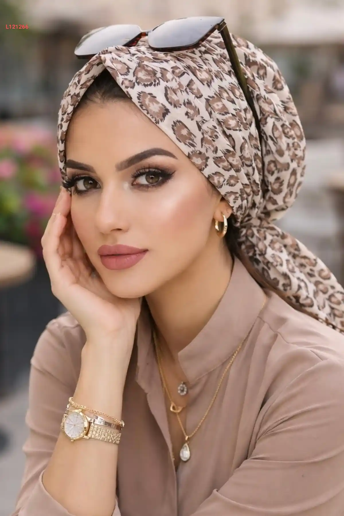 بونيه مزينة بنقشة الفهد مع مشبك