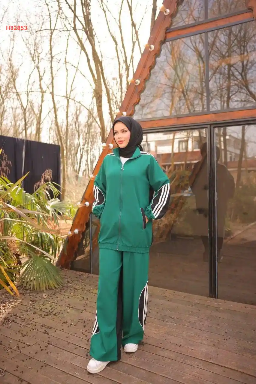 بيجامة طويلة مقلمة بسحاب