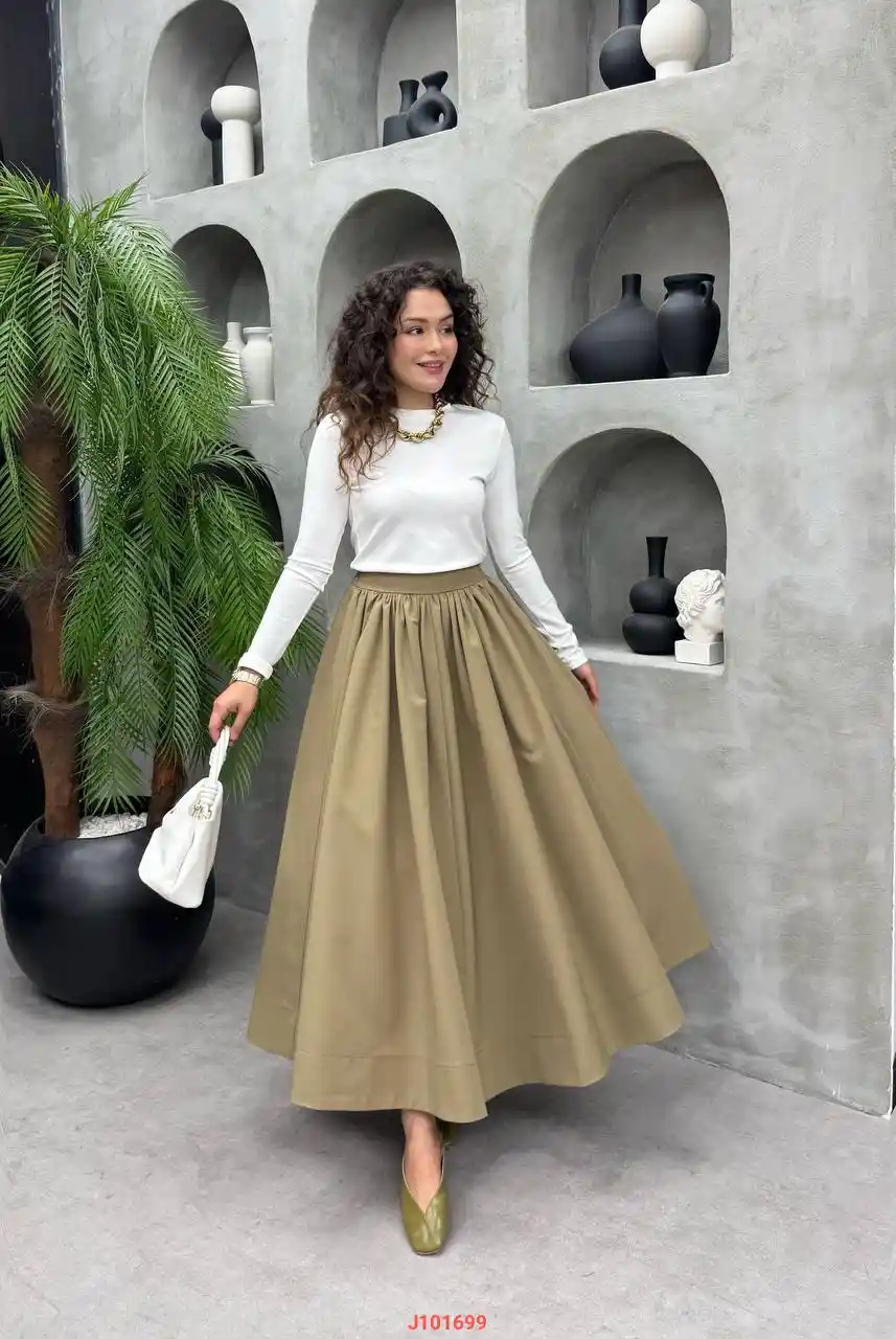 تنورة طويلة كلوش بطيات