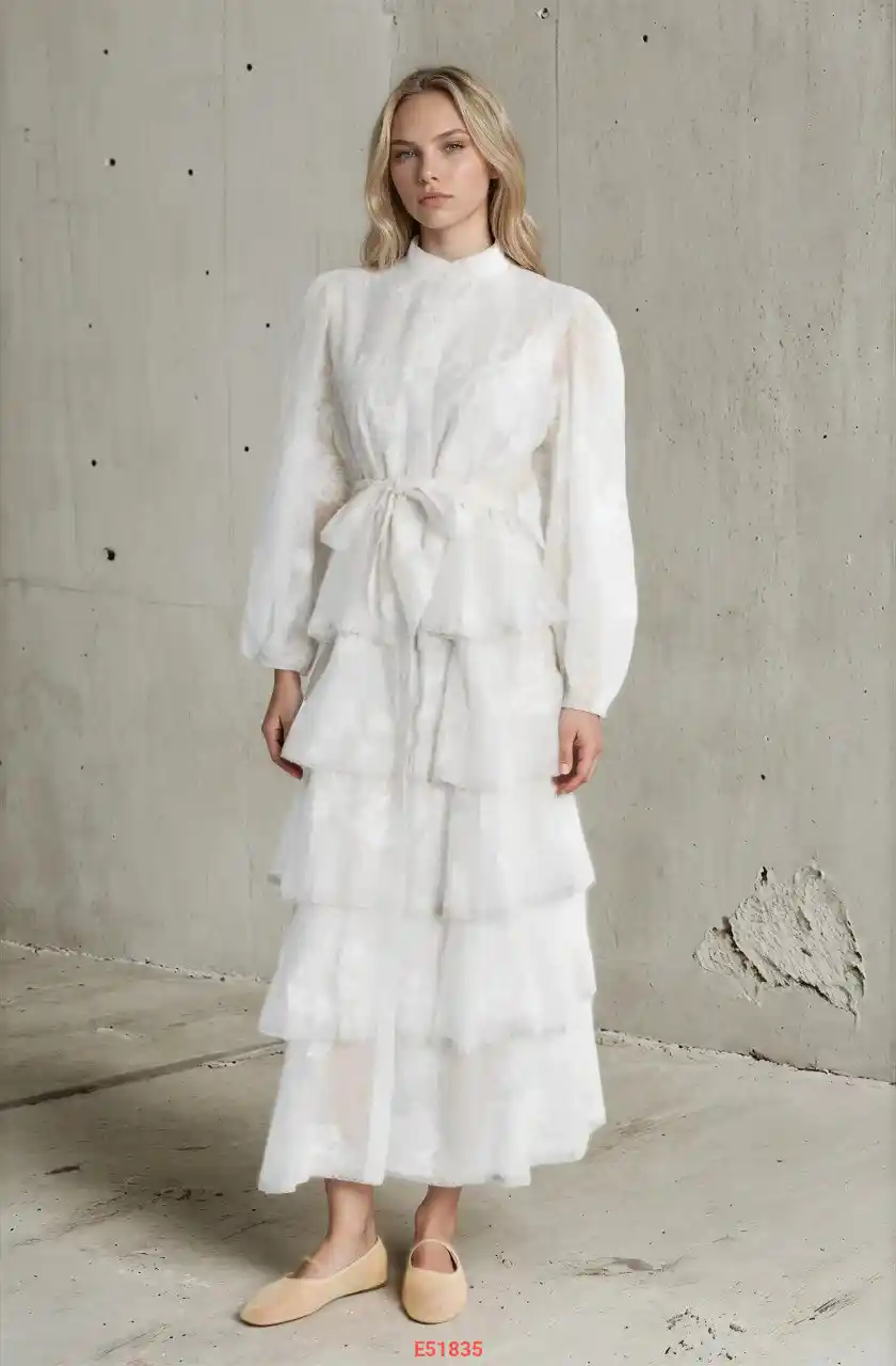 فستان طويل كشكش مطرز